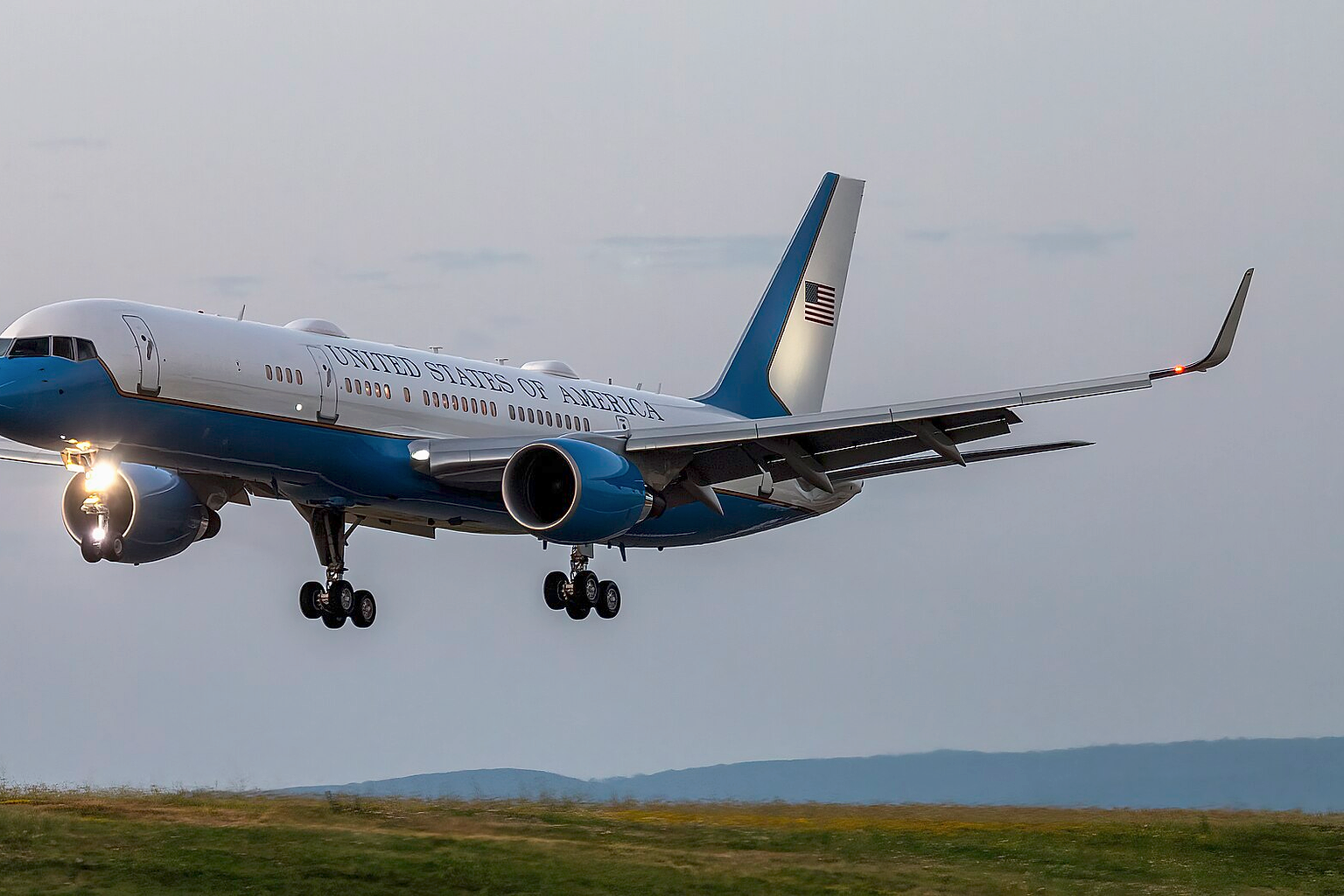 Boeing VC-32A 19-0018 as Air Force One landing at Hagerstown Regional Airport, Maryland, with President Biden aboard on the way from Dover, Delaware to Camp David, Maryland