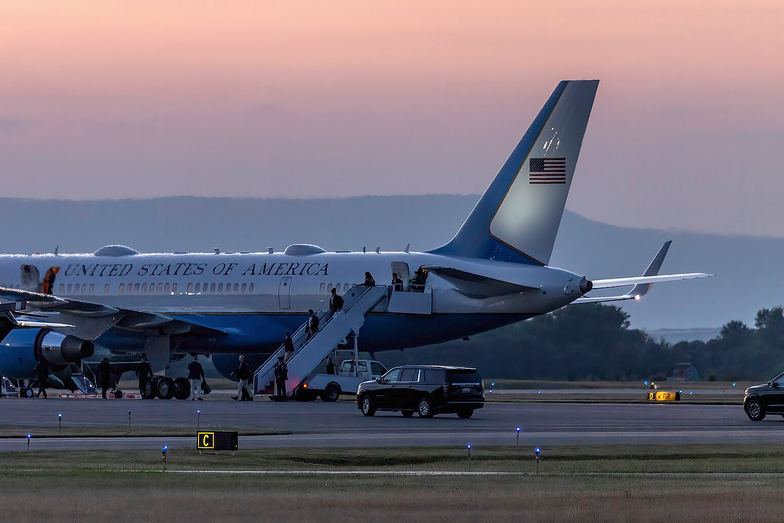Passengers disembarking from Boeing VC-32A 19-0018 as Air Force One at Hagerstown Regional Airport, Maryland, with President Biden aboard on the way from Dover, Delaware to Camp David, Maryland. VH-3D Sea King in the foreground, with exhaust distorting the airplane.
