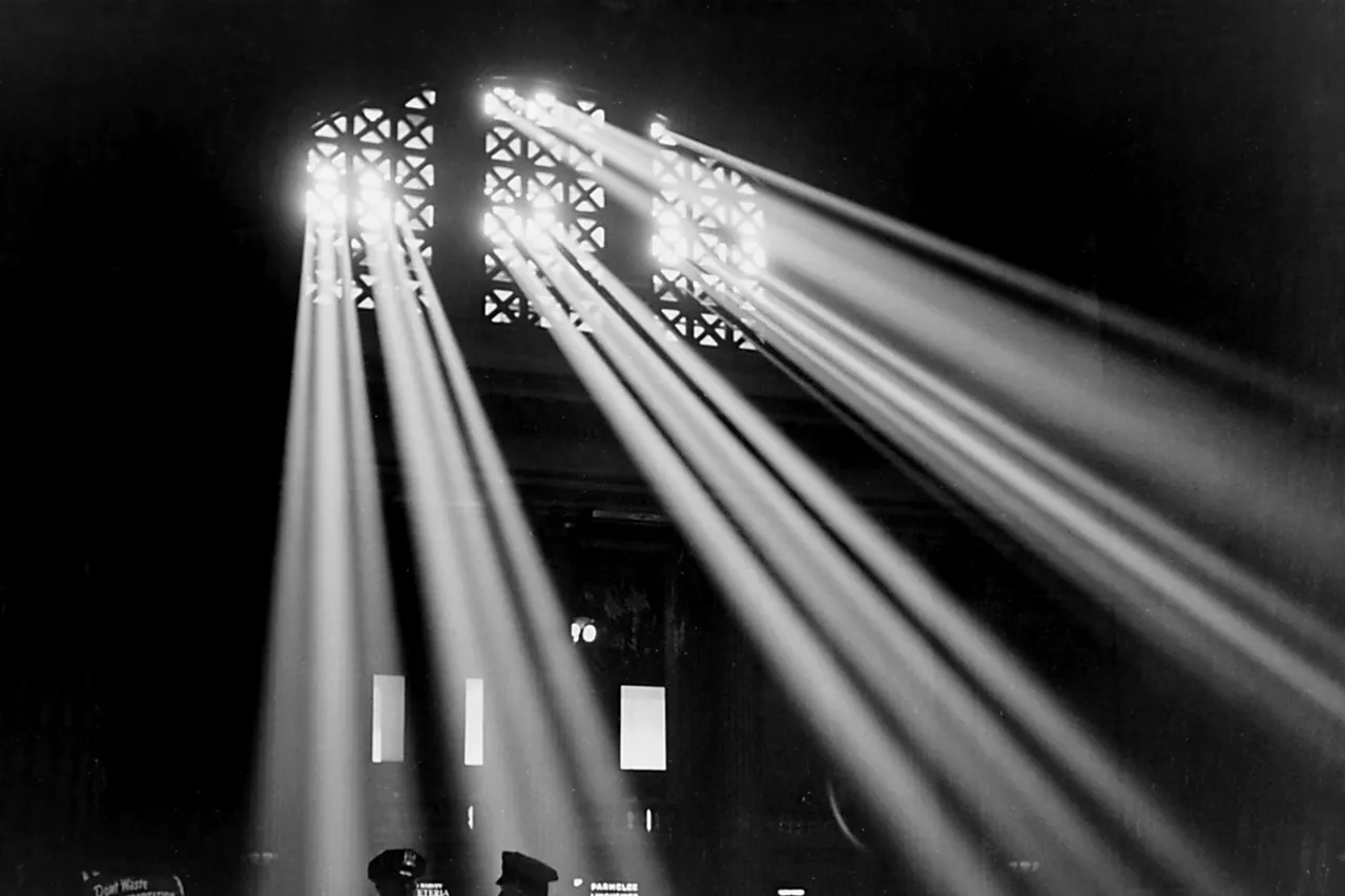 Chicago, Illinois . In the waiting room of the Union Station