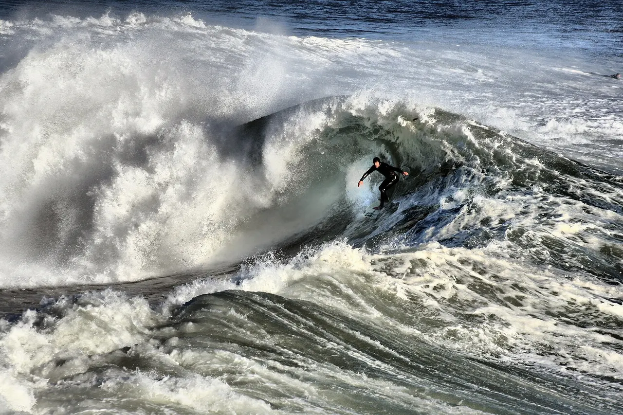 A California surfer. Santa Cruz and the surrounding Northern California coastline is a popular surfing destination; however, the year-round low temperature of the ocean in that region (averaging 57ºF/14ºC) necessitates the use of wetsuits .