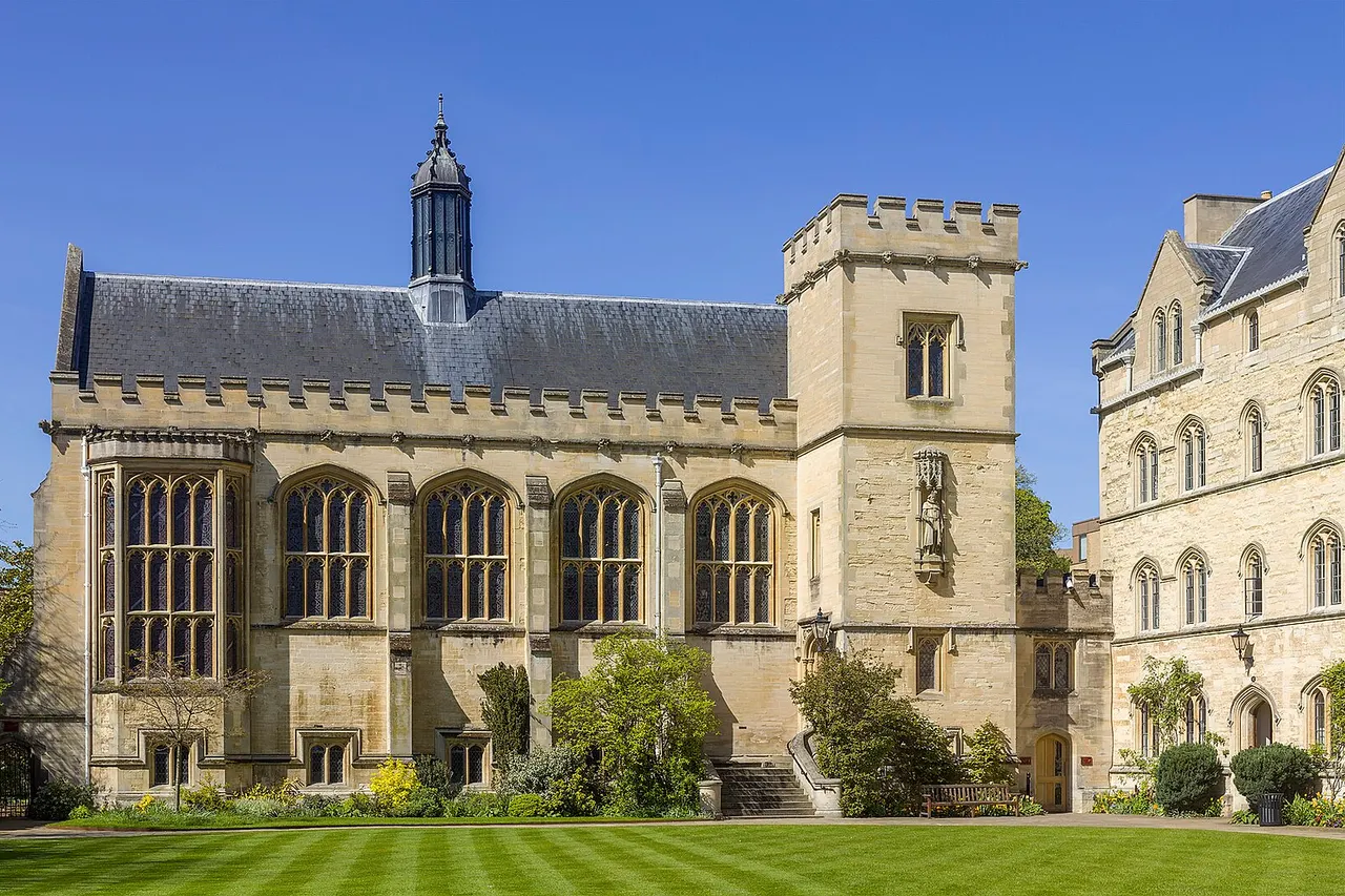 Pembroke College ( Oxford University ) founded in 1624. Pembroke College Hall in the Chapel Quad.