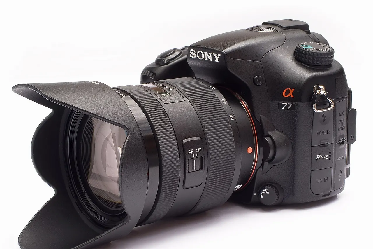 Sony α77 with 16-50mm f/2.8 SSM lens.