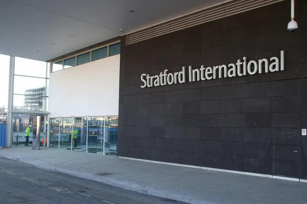 Stratford International station entrance, a few days after opening for (initial) Southeastern High-Speed domestic services.