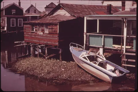 DETERIORATED HOUSING AT HUNTER'S POINT, BORDERING THE JOHN F KENNEDY AIRPORT. THE COMMUNITY SUFFERS FROM HIGH NOISE AND AIR POLLUTION LEVELS