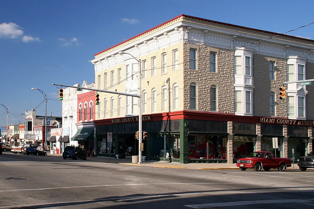 Downtown Peru, Indiana , with the Miami County Museum on the right. Photo shot by Derek Jensen ( Tysto ), 2005-October-28 This is an image of a place or building that is listed on the National Register of Historic Places in the United States of America . Its reference number is 100002492 ( Wikidata ).