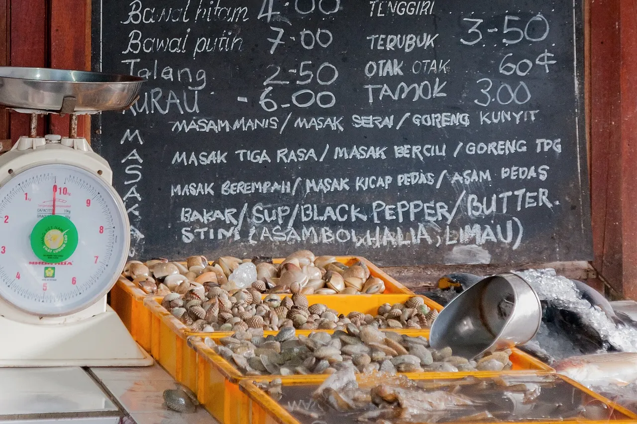Sungei Pelek, Negeri Sembilan, Malaysia: Menu of Sri Bagan floating restaurant at the estuary of Sungai Sepang Kecil