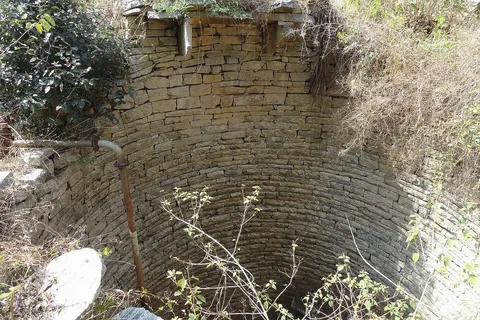 a dried up deep well with Motor connection and Olden Kapili Doruvu: picture taken at Venkatramapuram.
