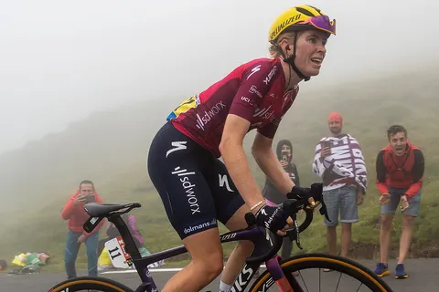 Demi Vollering on the ascent of the Col du Tourmalet during the Tour de France Femmes 2023.