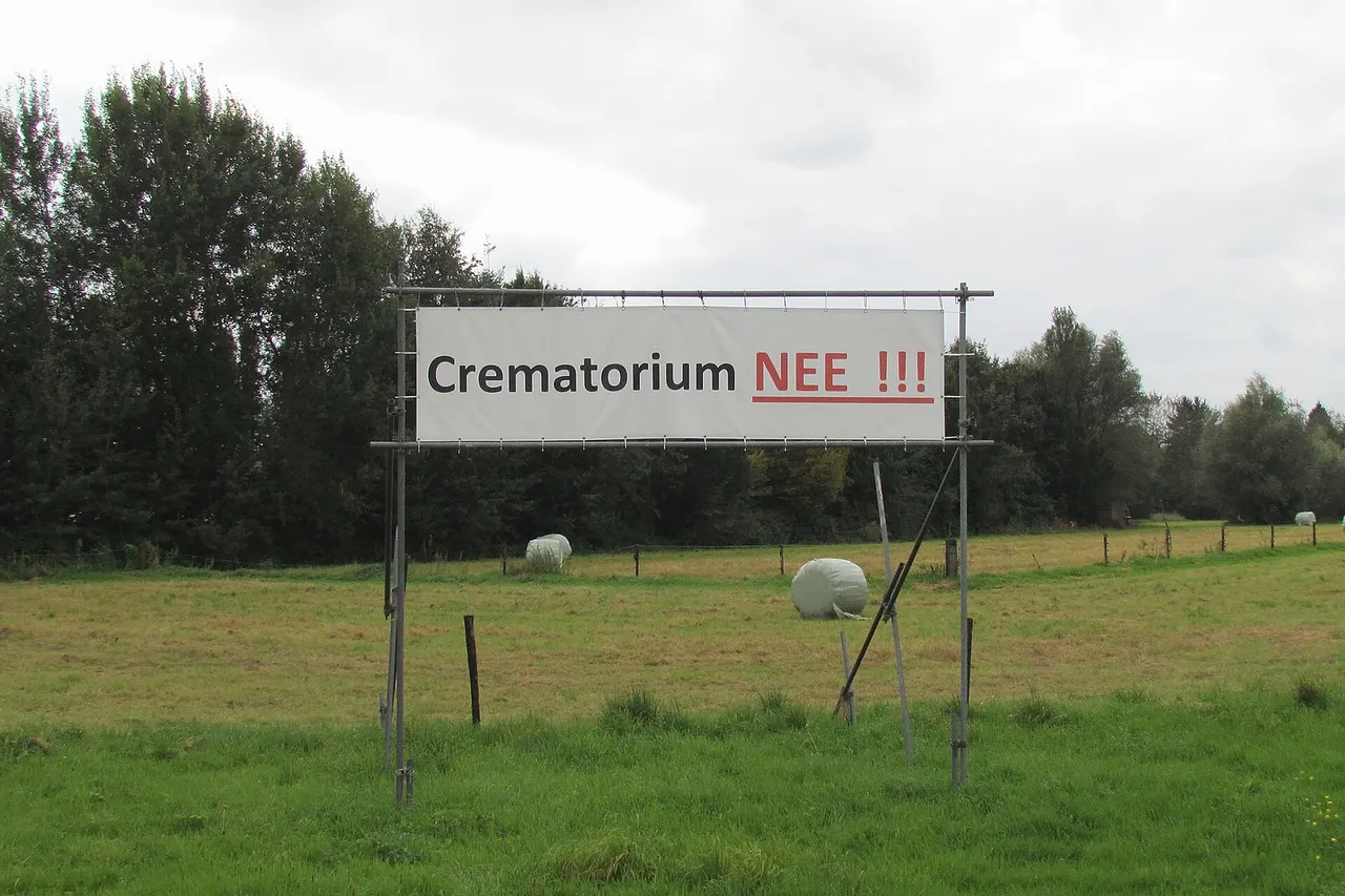 Protestspandoek in een Nederlands agrarisch gebied