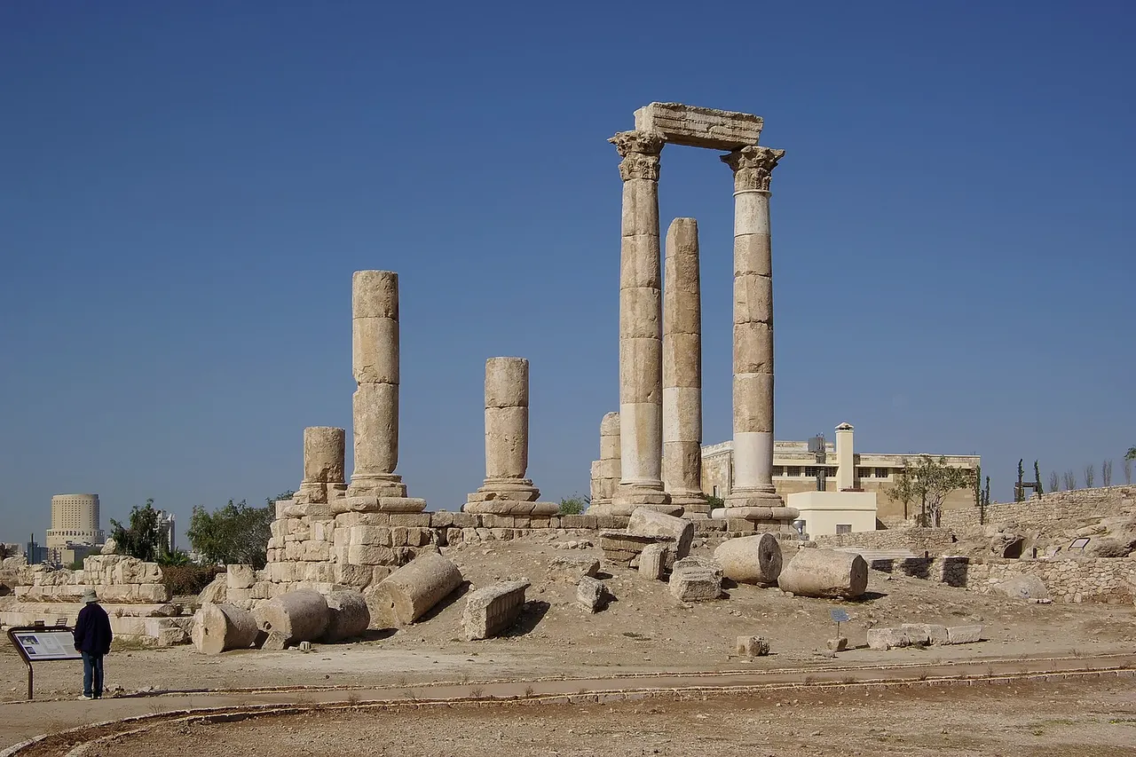 Jordan, Amman, Ruins of the temple of Hercules.