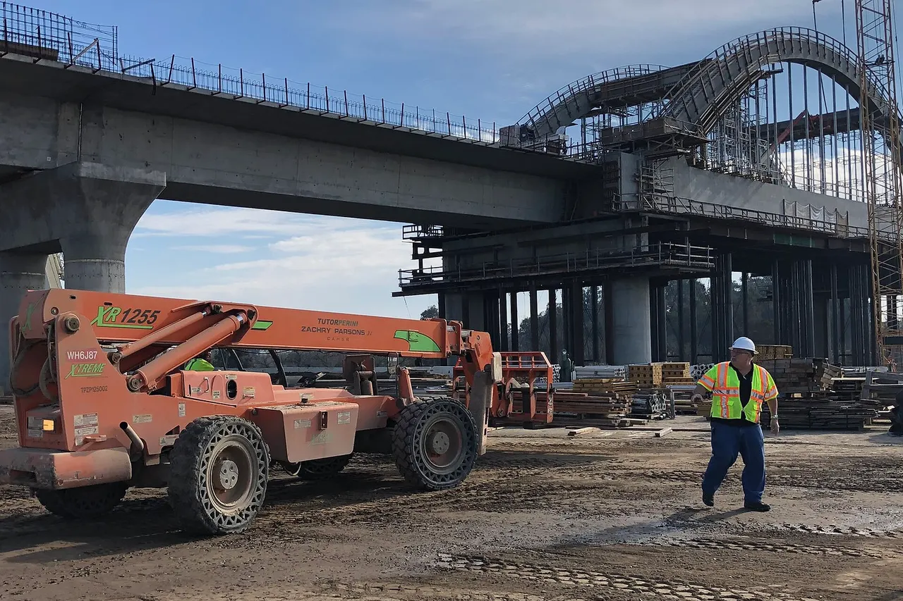 In the SJV, 3,500 construction workers have been dispatched to work on 119 miles of #HSR infrastructure on 30 active sites. More than 500 small businesses were put to work because of this project. The evidence clear, High Speed Rail drives economic growth. #IWillRide