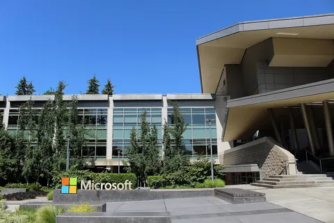 Building 92 at Microsoft Corporation headquarters in Redmond, Washington. Photographed by user Coolcaesar on 30 May 2016.