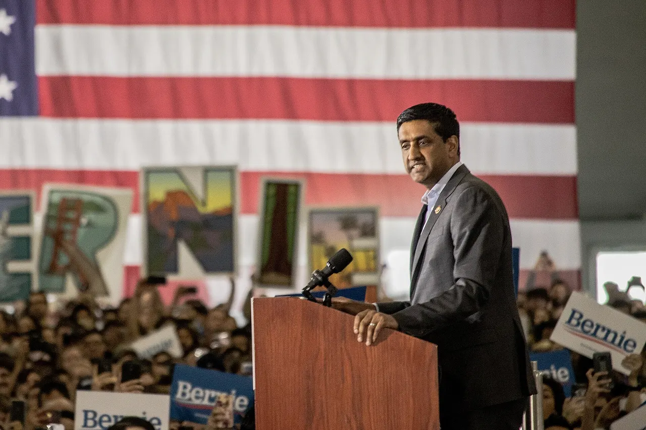 w:en:Ro Khanna , U.S. representative CA-17, speaking at a rally for U.S. presidential candidate Bernie Sanders on 1 March 2020.