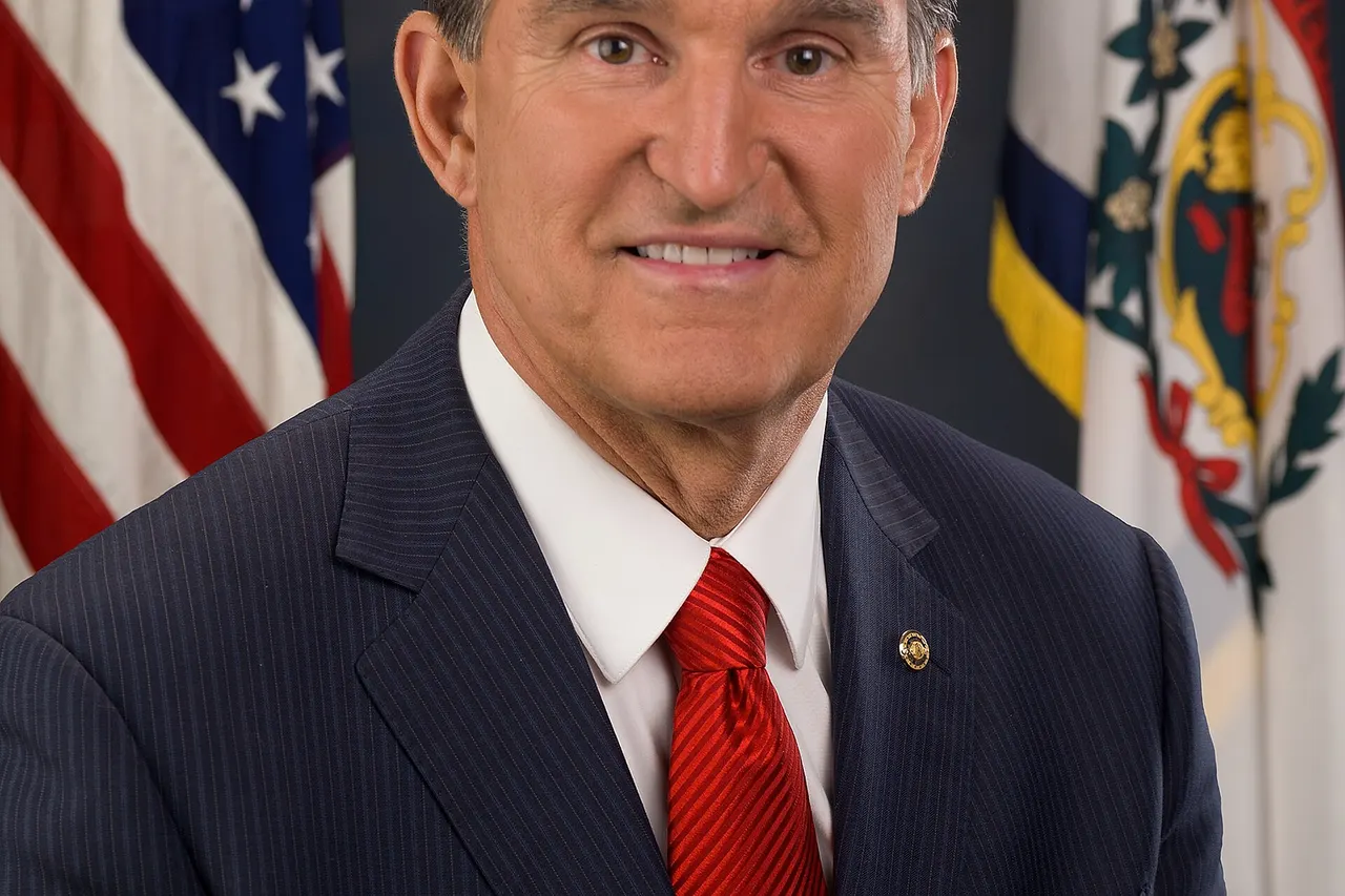 Official portrait of Senator Joe Manchin of West Virginia.