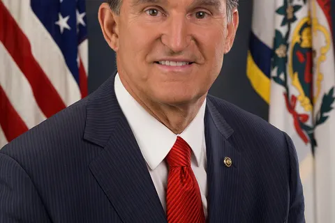 Official portrait of Senator Joe Manchin of West Virginia.