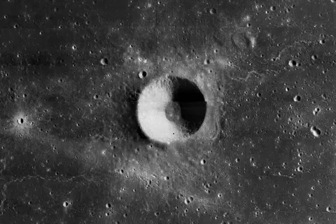 Image of lunar crater Peek with surroundings, taken by Lunar Orbiter 1. The original preview image 1011_med.jpg was reduced in size to one half normal. Current version is full resolution.