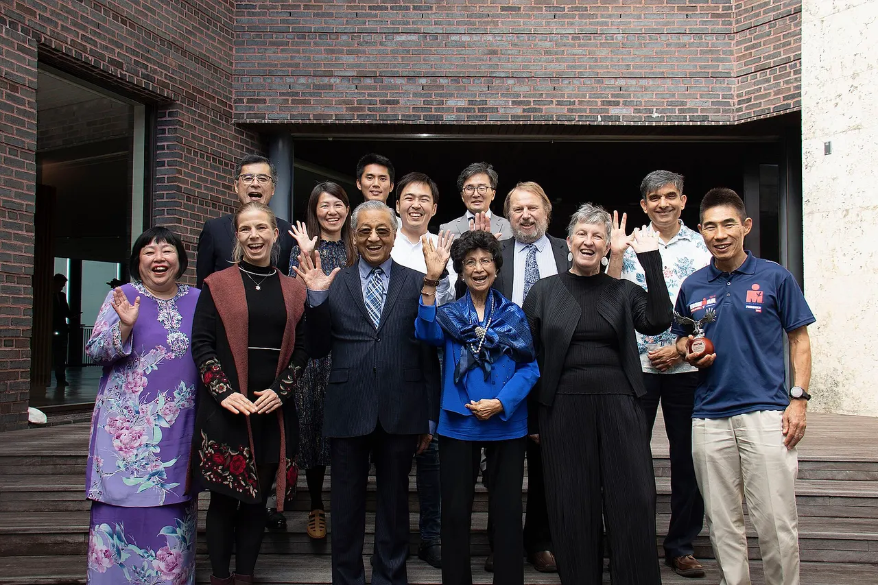 An unofficial visit to OIST by the Prime Minister of Malaysia, Dr. Mahathir bin Mohamad, and his wife Dr Siti Hasmah binti Hj Mohd Ali | マレーシア首相マハティール・ビン・モハマッド 閣下がご訪問 | OIST で活躍する研究者や、マレーシア 出身の学生らとの昼食会も行われました