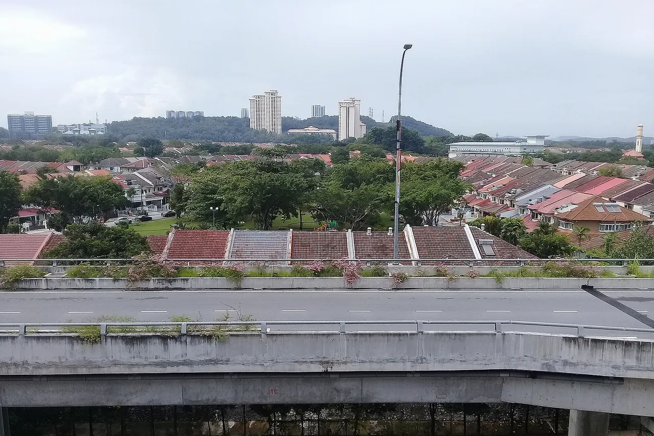 Permandangan Bandar Utama dari One Utama.