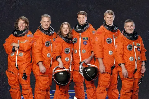 These five astronauts and cosmonaut take a break from training to pose for the STS-112 crew portrait. Astronauts Jeffrey S. Ashby and Pamela A. Melroy, commander and pilot, respectively, are in the center of the photo. The mission specialists are, from left to right, astronauts Sandra H. Magnus , David A. Wolf and Piers J. Sellers and cosmonaut Fyodor Yurchikhin, who represents Rosaviakosmos.