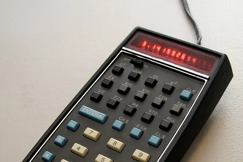 Finally! I've got my hands on an HP 35 calculator, the world's first pocket scientific calculator. It's older than me, though just barely.