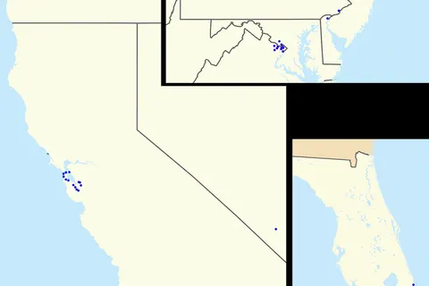 Footprint of HSBC Bank USA branches within the United States . Zip codes with more than one branch have progressively larger points. On the left, the US west coast, on the upper right, the eastern seaboard ( New York state to Washington DC ), the lower right: Florida .