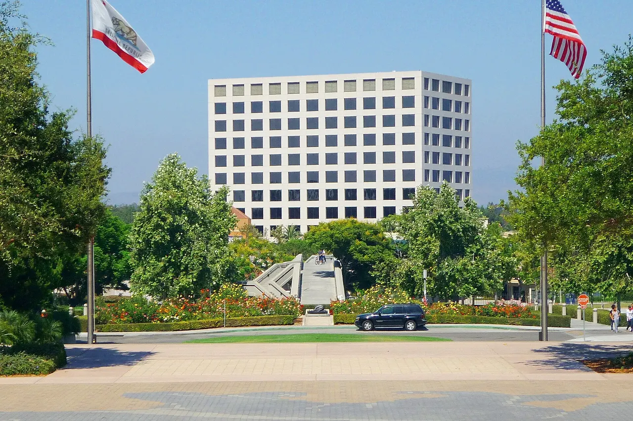University of California, Irvine's main circle, and view of the University Center. A scene familiar to many people of the UCI.