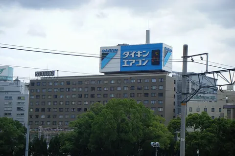 Billboard of Daikin Industries , Shin Ōsaka Station