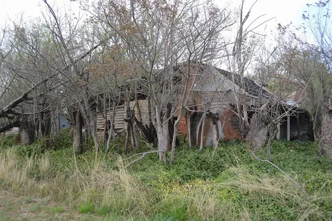 A ruined house at Mernda , Victoria