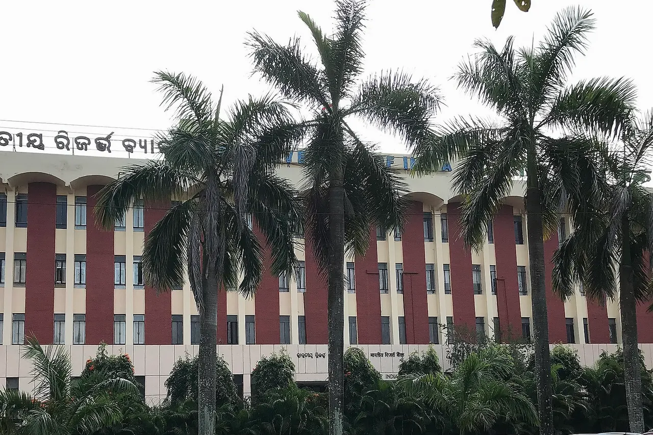 RBI regional office for Odisha is located at Unit-3, Bhubaneswar on Sachivalay Marg. This is the front view. Picture taken by me on my smartphone.