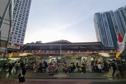 Exterior view of Clementi Avenue 3 Block 448 Market and Food Centre (wet market and hawker centre in Singapore)