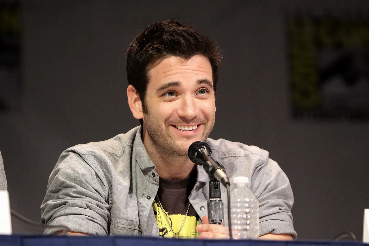 Colin Donnell speaking at the 2013 WonderCon at the Anaheim Convention Center in Anaheim, California. Please attribute to Gage Skidmore if used elsewhere.