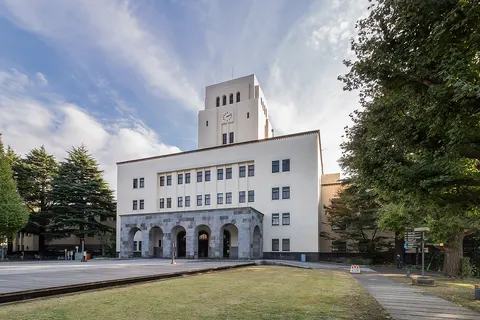 東京工業大学 大岡山キャンパス本館、東京工業大学復興部設計（橘節男、二見秀雄、谷口忠、時計塔のデザイン谷口吉郎）、1934年。登録有形文化財