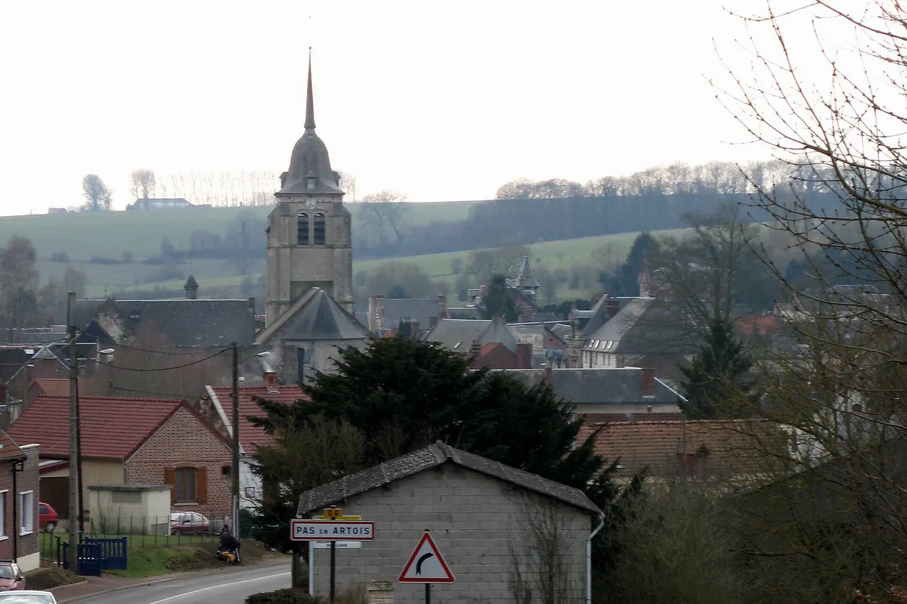 Pas-en-Artois (Pas-de-Calais, France) - Panorama sur la ville. .