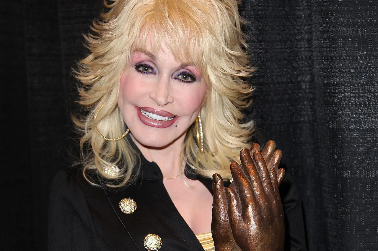 Dolly Parton accepting Liseberg Applause Award 2010