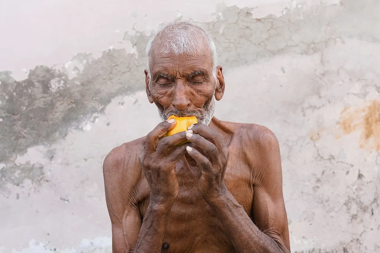 Khairdeen, alias Pritam, relishing a mango at the dusk of his life