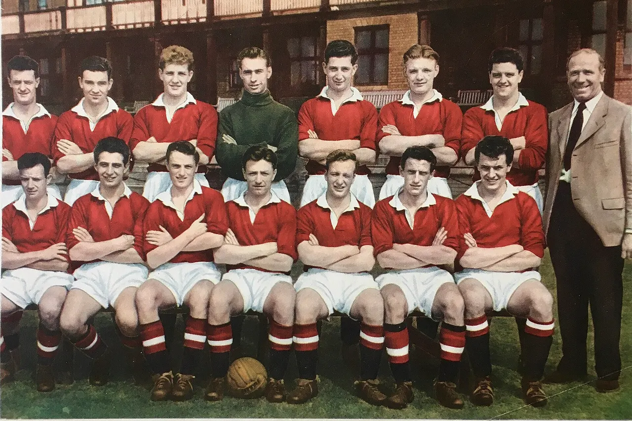 Manchester United F.C. in 1957 with this players; from left, standing: Jimmie Whelan , Jackie Blanchflower , Ian Greaves , Ray Wood , Wilf McGuinness , Mark Jones , Tommy Taylor , Matt Busby (manager); crouched from left: Johnny Berry , David Pegg , Albert Scanlon , Roger Byrne (captain), Jeff Whitefoot , Dennis Viollet and Eddie Colman .