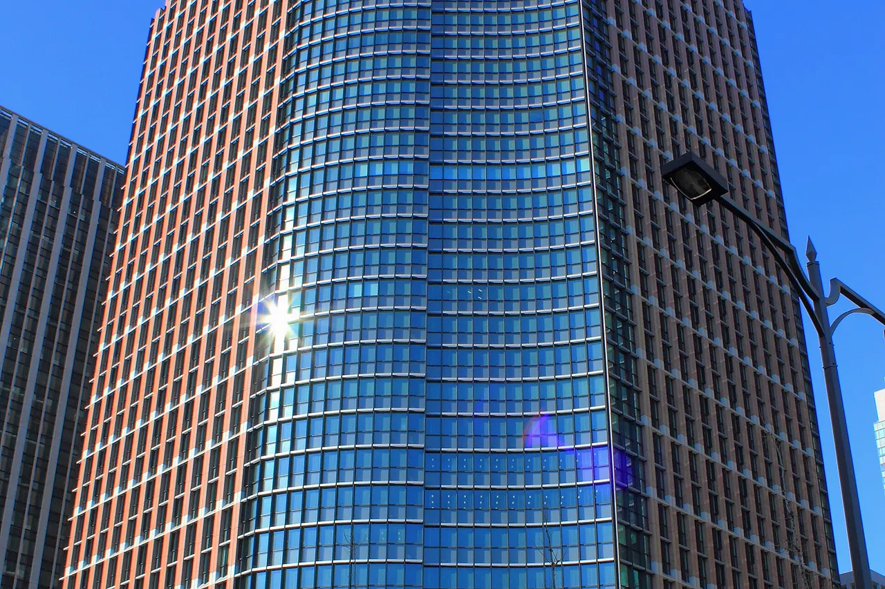 三菱商事本社、新日本製鐵本社。