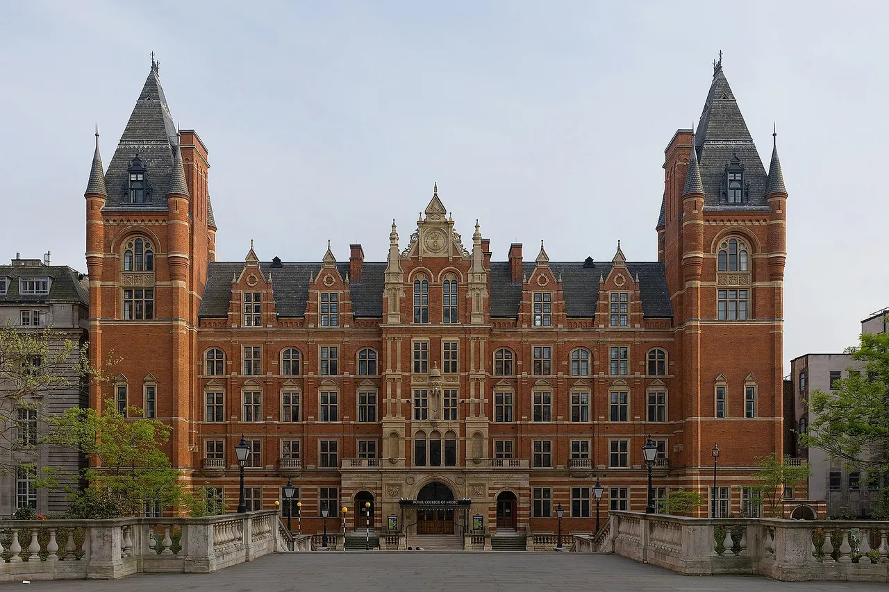 A 3×4 segment panoramic image of the Royal College of Music in London, England. Taken by myself with a Canon 5D and 70-200mm f/2.8L lens at 70mm.