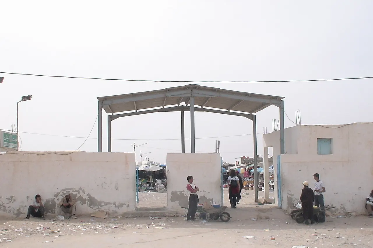 Entrée du souk de Ben Guerdane, le marché de produits importés de Libye