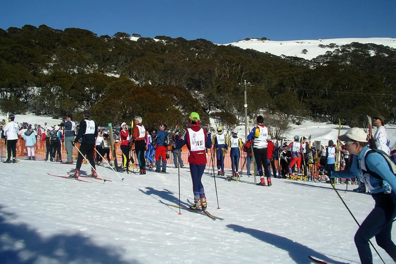 Skiers massing for the start of the 2005 Hoppet Ski Race