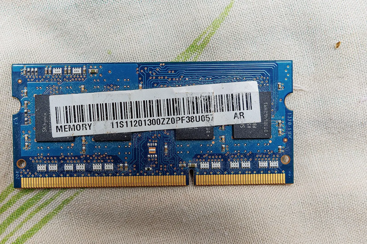 SK HYNIX HMT451S6AFR8A-PB 4GB PC3-12800 DDR3-1600MHz SINGLE RANK MEMORY MODULE REAR
