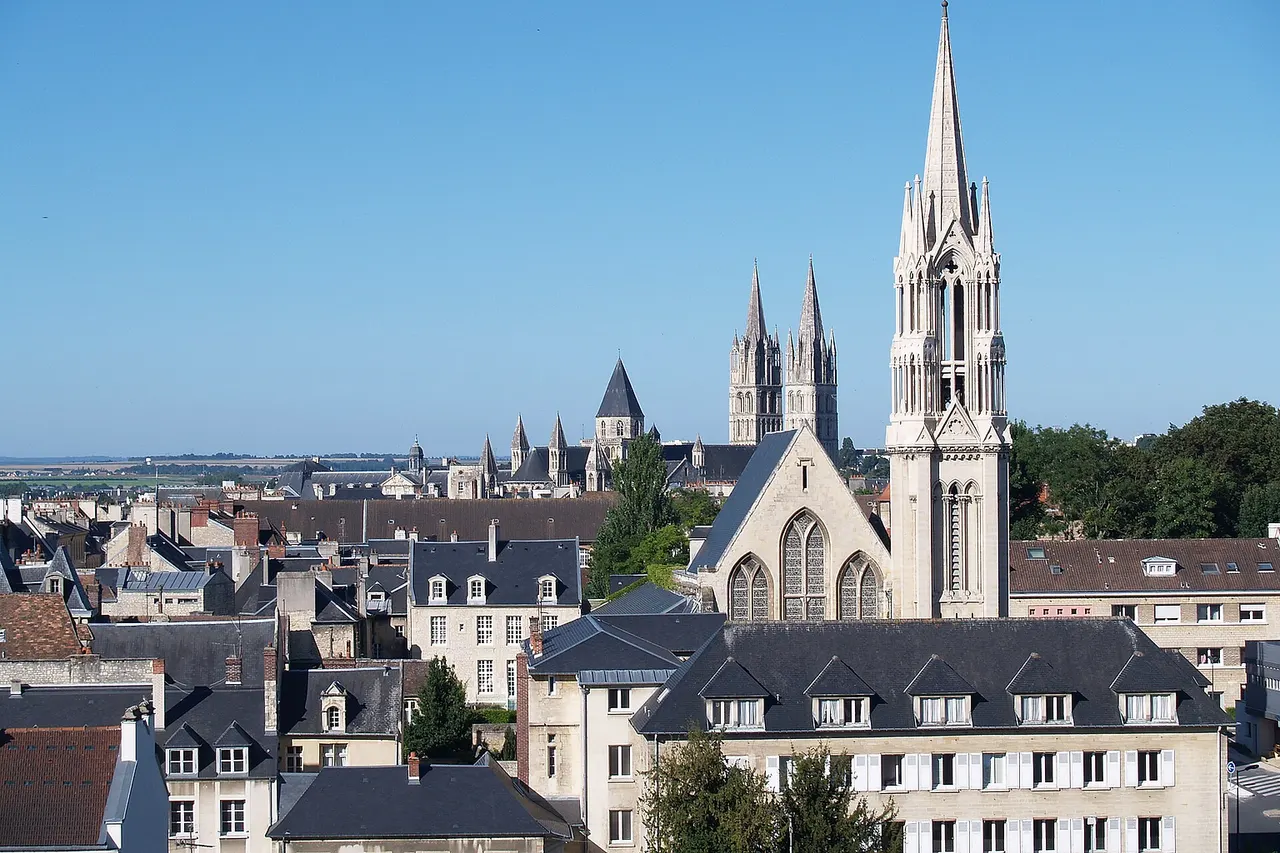 vue de Caen ( Calvados , Basse-Normandie ) depuis le château.